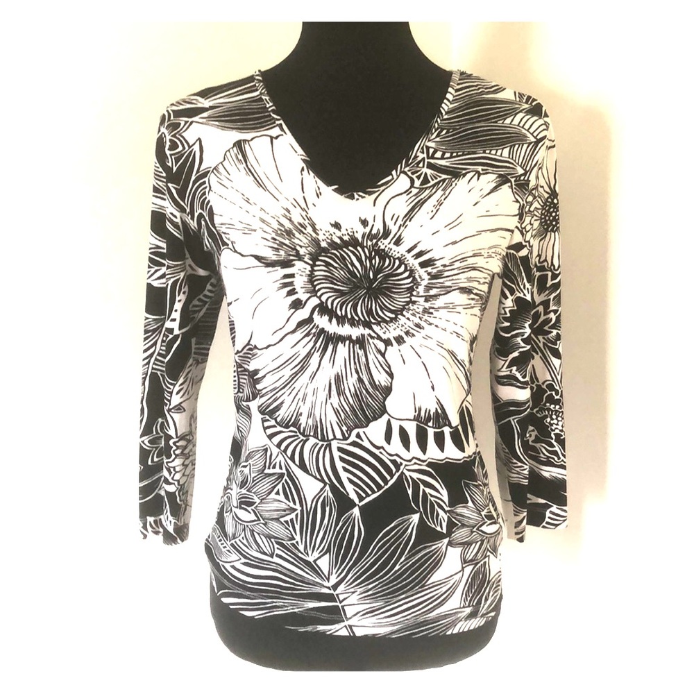 Chico’s, black and white, 3/4 sleeves, top.